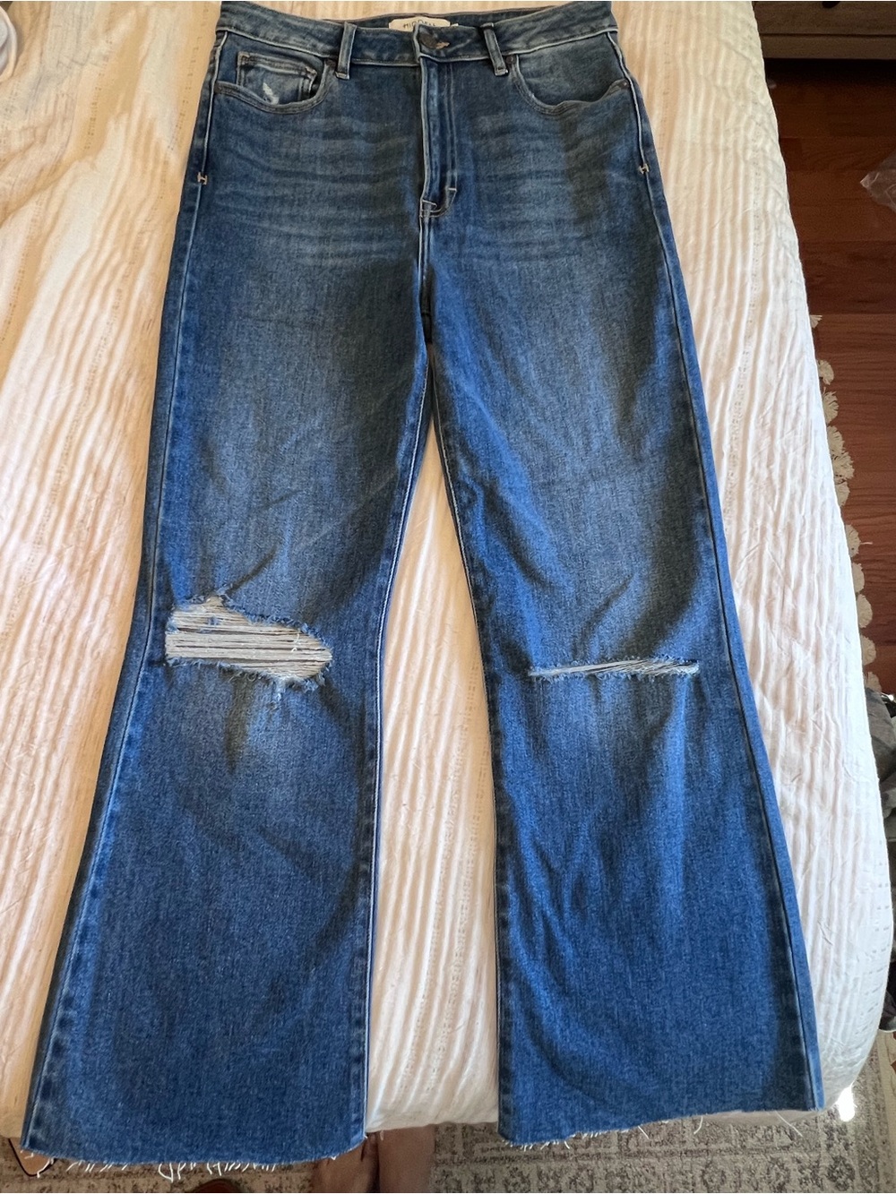 Hidden Hugh-Rise Distressed Kick-Crop Flare Jeans - NWT Size 30 - Picture 2 of 6
